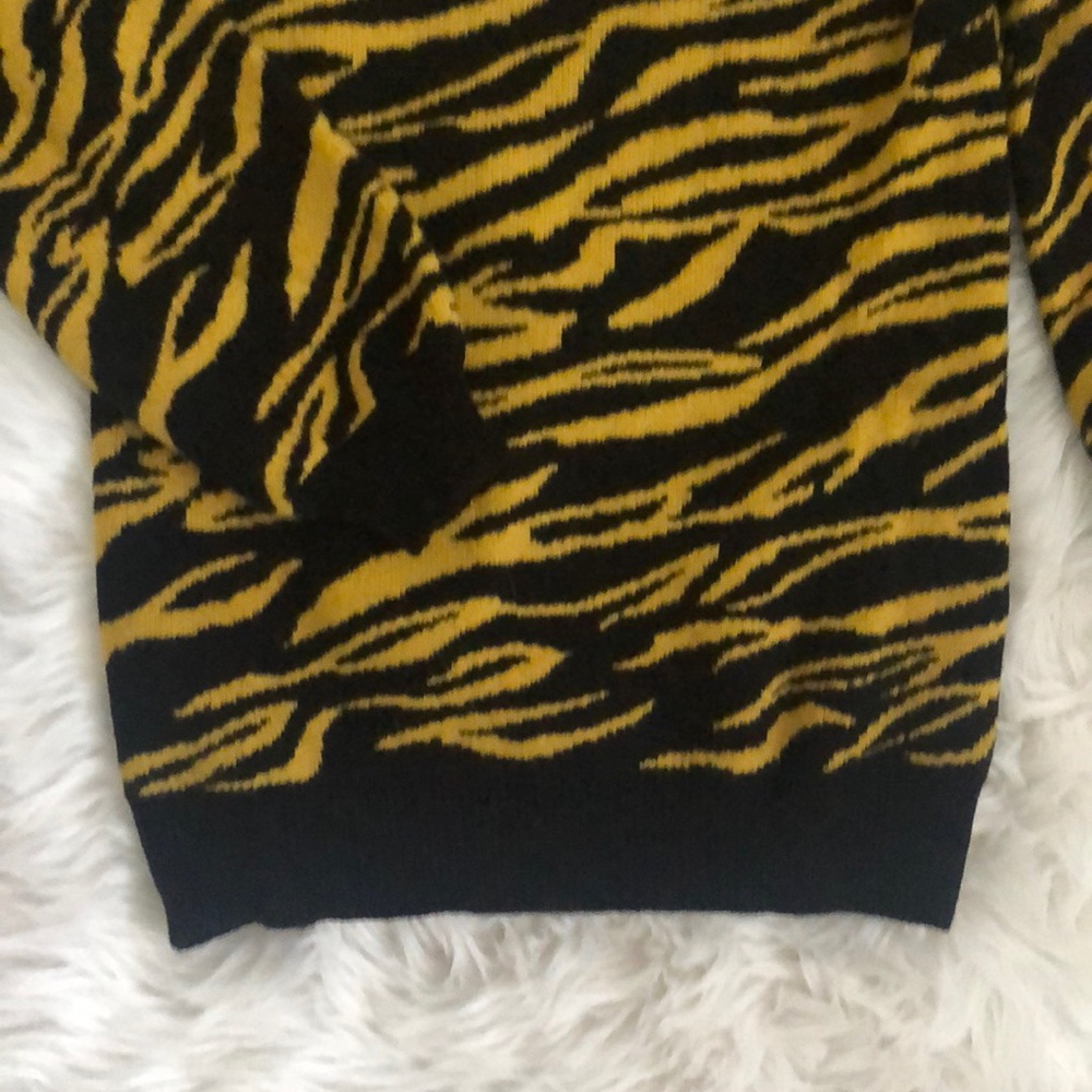 Sweater - Picture 3 of 3